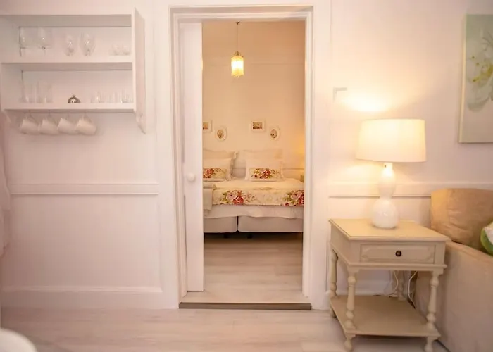 Private Pool Apt. With Great View 푼샬