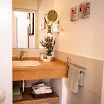 Private Pool Apt. With Great View דירה *