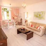 Private Pool Apt. With Great View דירה