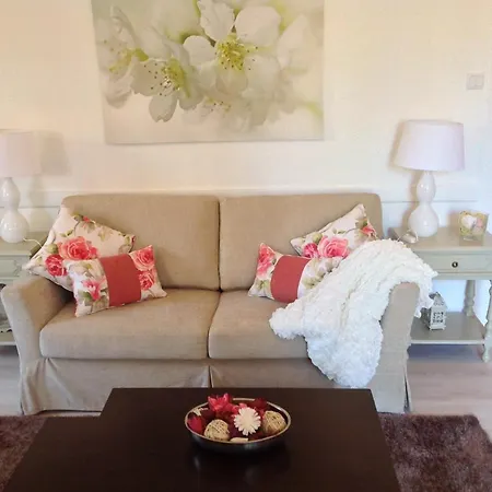 Private Pool Apt. With Great View 푼샬